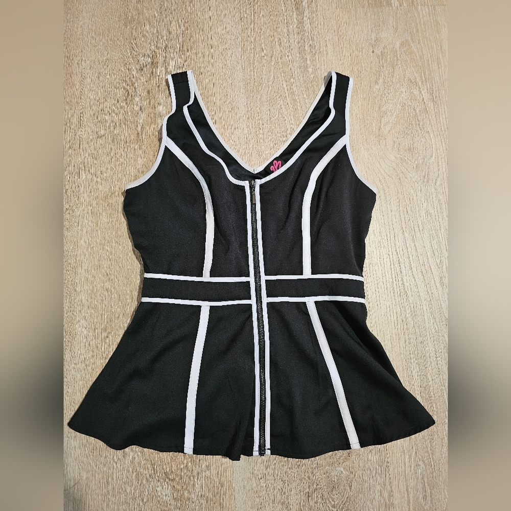 2b Peplum White Zip-Up Top